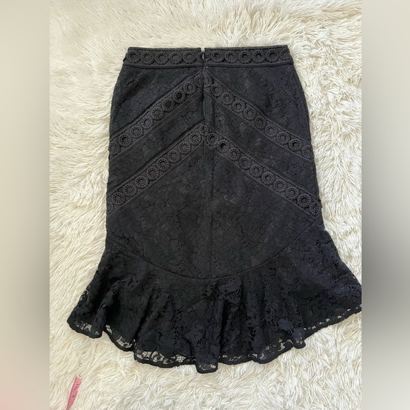 White House Black Market Lace Skirt - size 4 - Picture 4 of 9